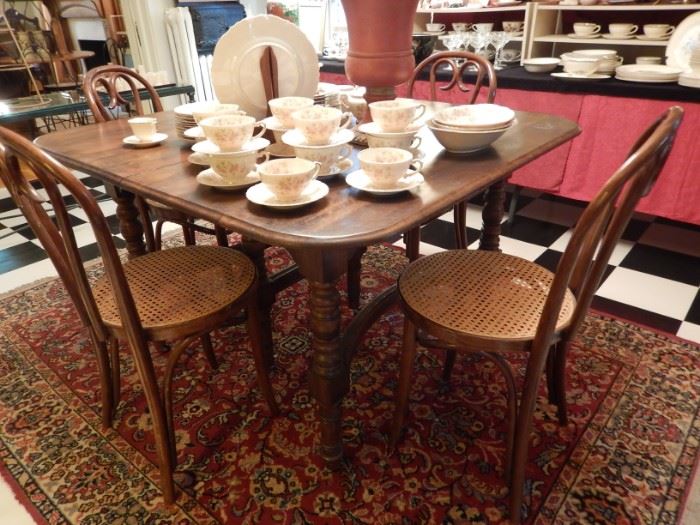 TABLE HAS 2 EXTRA LEAVES NOT SHOWN