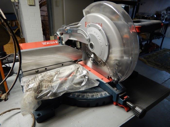 BOSCH COMPOUND MITER SAW
