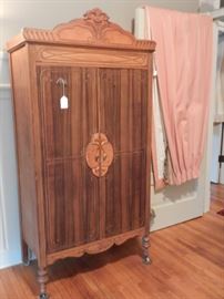 ARMOIRE