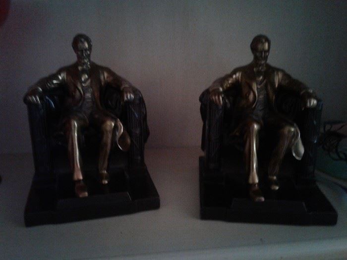 Great looking pair of Abraham Lincoln book ends