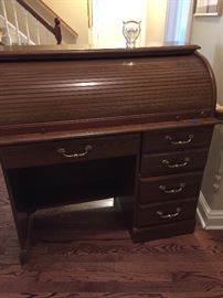 Great little roll top desk. Great condition 