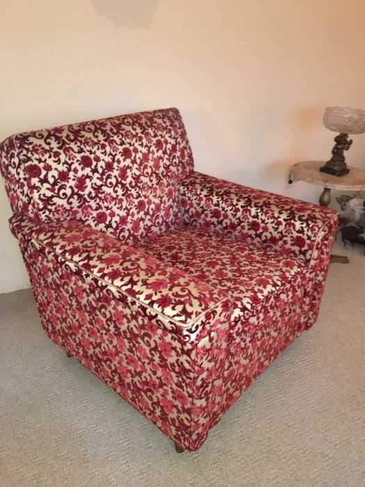 Cut velvet armchair in great condition 
