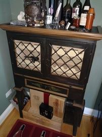 Wine cabinet