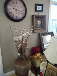 Loads of decor all in like new condition. 