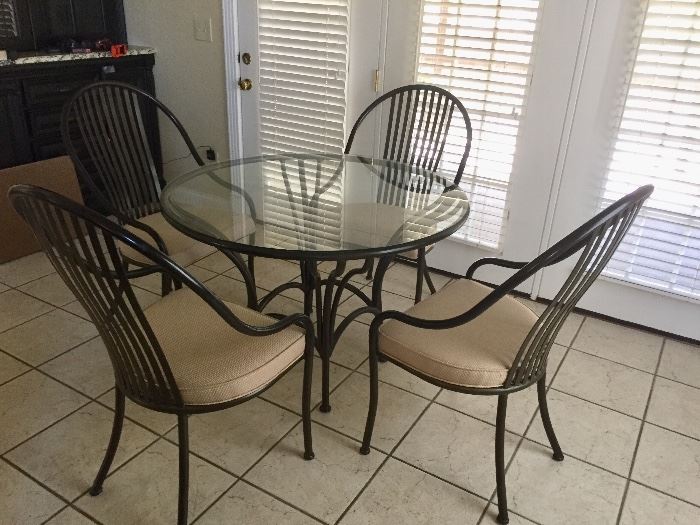 Dark Metal Round Kitchen Table w 4 Chairs
