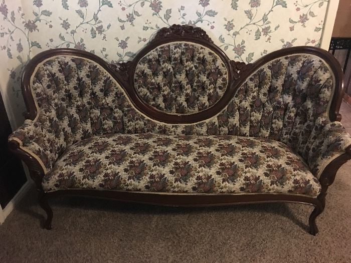 Rosewood Antique Victorian sofa. In mint condition.