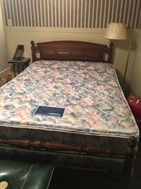 Full size bed/box springs & mattress