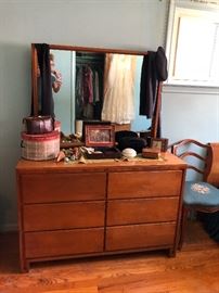 Conant Ball Modernmates 6-drawer dresser with mirror and full size bed