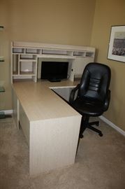 Inexpensive desk set, comes with 2 matching file cabinets. perfect for small office or student's study area/ basement/bedroom. Very nice condition. Also leather seated office chair. 