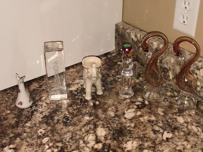 Misc glass and porcelain collectible items