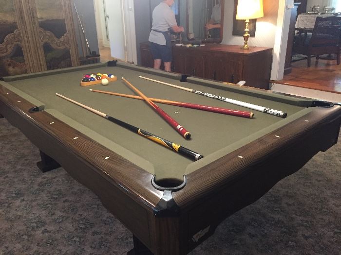 8 1/2 foot Fischer slate pool table with ball pockets and no auto return. This table is in beautiful condition 
