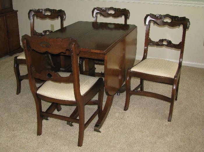 Drop leaf and chairs
