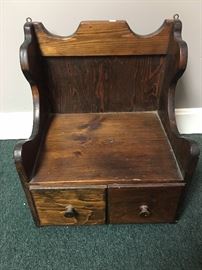 Early American Style Wooden Organizing Shelf  http://www.ctonlineauctions.com/detail.asp?id=746659