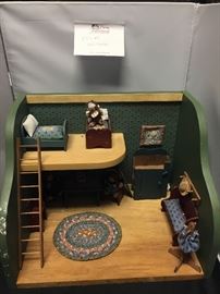 Vintage Diorama of Small Doll House    http://www.ctonlineauctions.com/detail.asp?id=746682