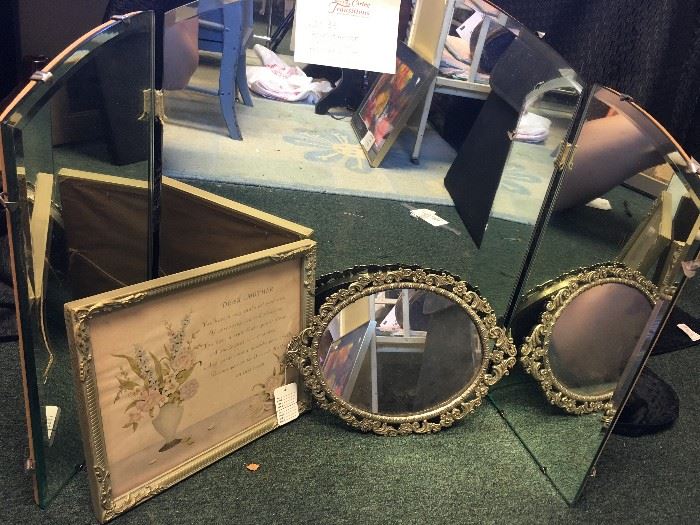  3-Sided Vanity Mirror & Vanity Tray     http://www.ctonlineauctions.com/detail.asp?id=746733