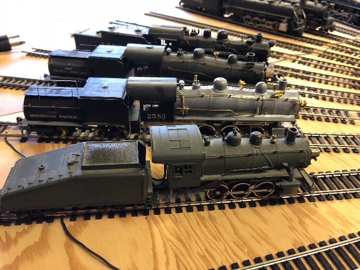 large HO scale train set with table, track, electronices, extra parts/pieces. 