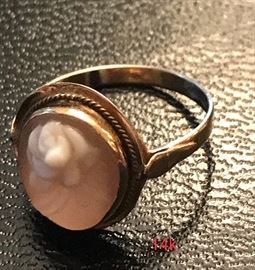 14k Cameo Style ring 