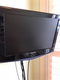 Small wall mount TV