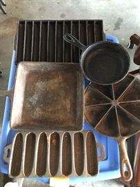 5 pieces of cast iron cookware