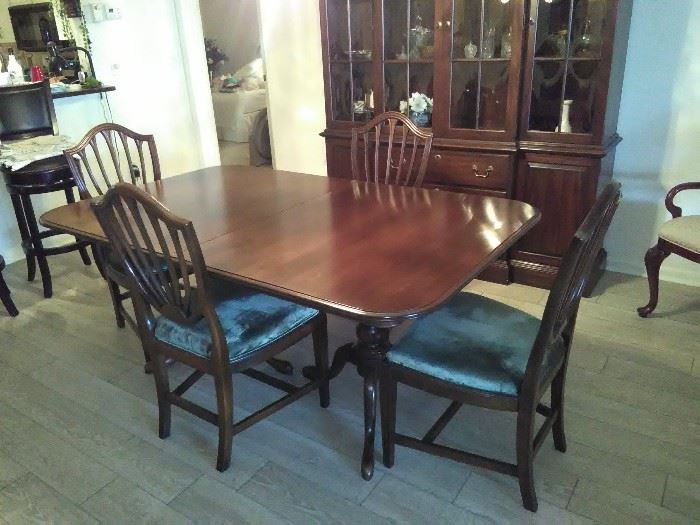 Walter Wabash dining table