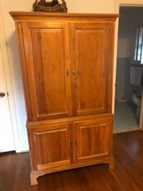 Real wood Cabinet in like new condition 
