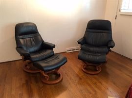 2- Ekornes Stressless Recliners Black Leather in Like New Condition