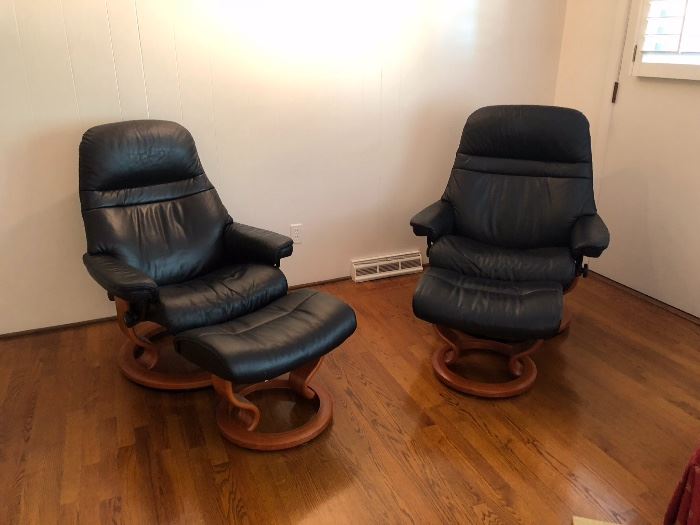 2- Ekornes Stressless  Recliners Black Leather in Like New Condition 