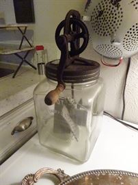 dazey churn 1930;'s ( does have small hole in front of glass as seen in pic)