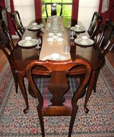 SPLENDID CABRIOLE LEGS, SOLID WOOD DINING TABLE WITH 8 CHAIRS - REDUCES IN SIZE BY REMOVING A LEAF