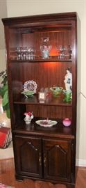 BEAUTIFUL KINKAID LIGHTED DISPLAY CABINET/BOOKSHELF