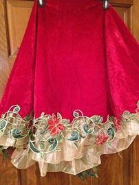 Lovely Christmas tree skirt