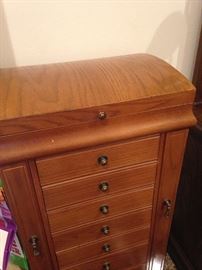 Jewelry chest