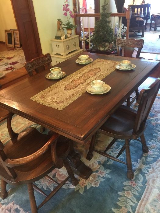 Antique English oak table with pull out extensions, with 6 chairs
