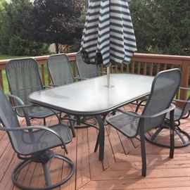 $225 Patio set with chairs and umbrella