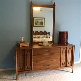 $175 Kent-Coffey dresser with mirror