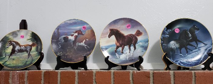 Hamilton Collection horse plates