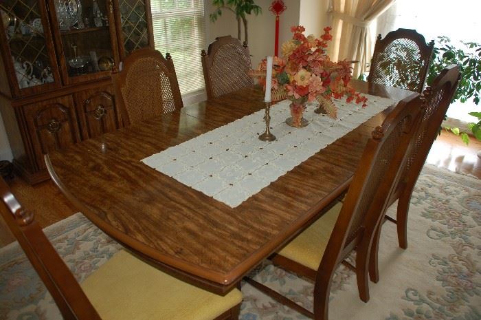 Beautiful dining room table with six chairs