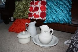 Chamber pots, pitcher and bowl (antique)