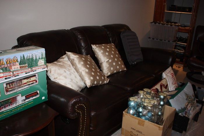 Newer sofa with 2 recliners