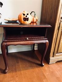 Queen Anne End Table