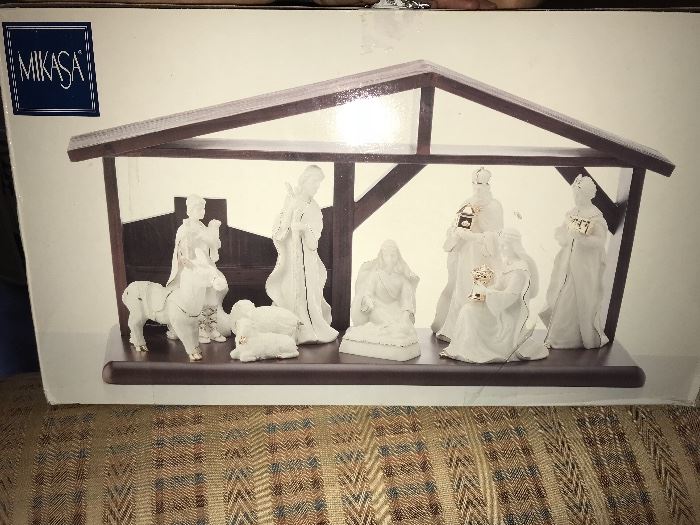 Mikasa's Nativity with wooden stable