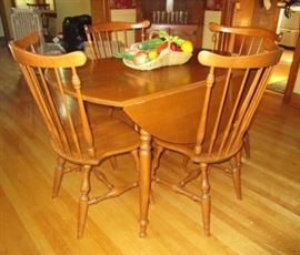 Ethan Allen drop leaf table w/ 2 leaves, 6 chairs, table pads