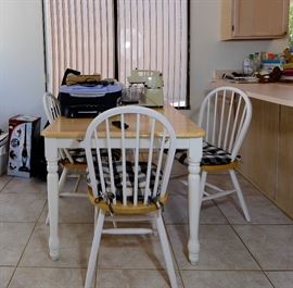 Kitchen table and chairs. Nice size. Not too big and not too small. Just right as Goldie Locks would say. 