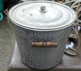 Graniteware Bucket & Lid