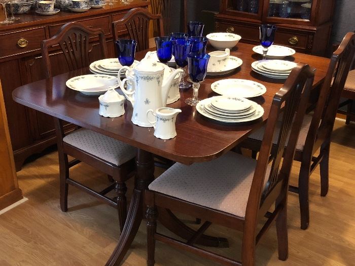 Duncan Phyfe Dining Room Table With 6 Chairs
