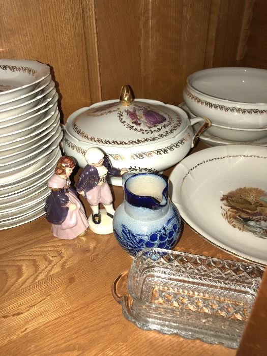 Dishes and figurines