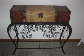WROUGHT IRON STAND / TRUNK 