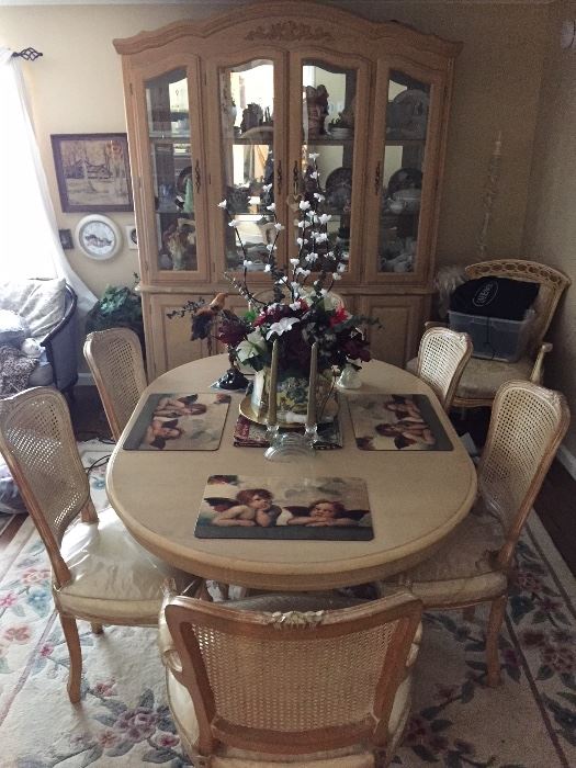 French Provencial style dining table with leaf and six chairs. Seats are covered in a white fabric which is covered in plastic. Good condition.