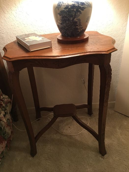 There are two of these nice little side tables as well as a matching set of the blue & white lamps pictured. 