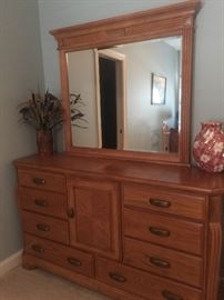 Dresser that goes with the queen set
